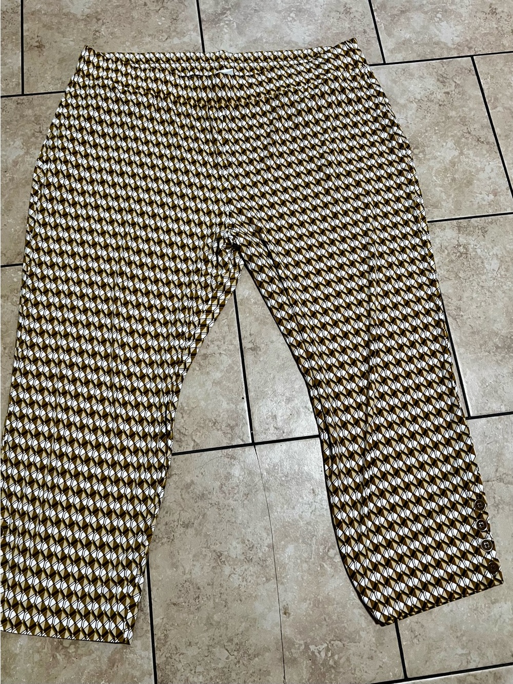 Susan Graver Brown and White Geometric Print Capri Pants